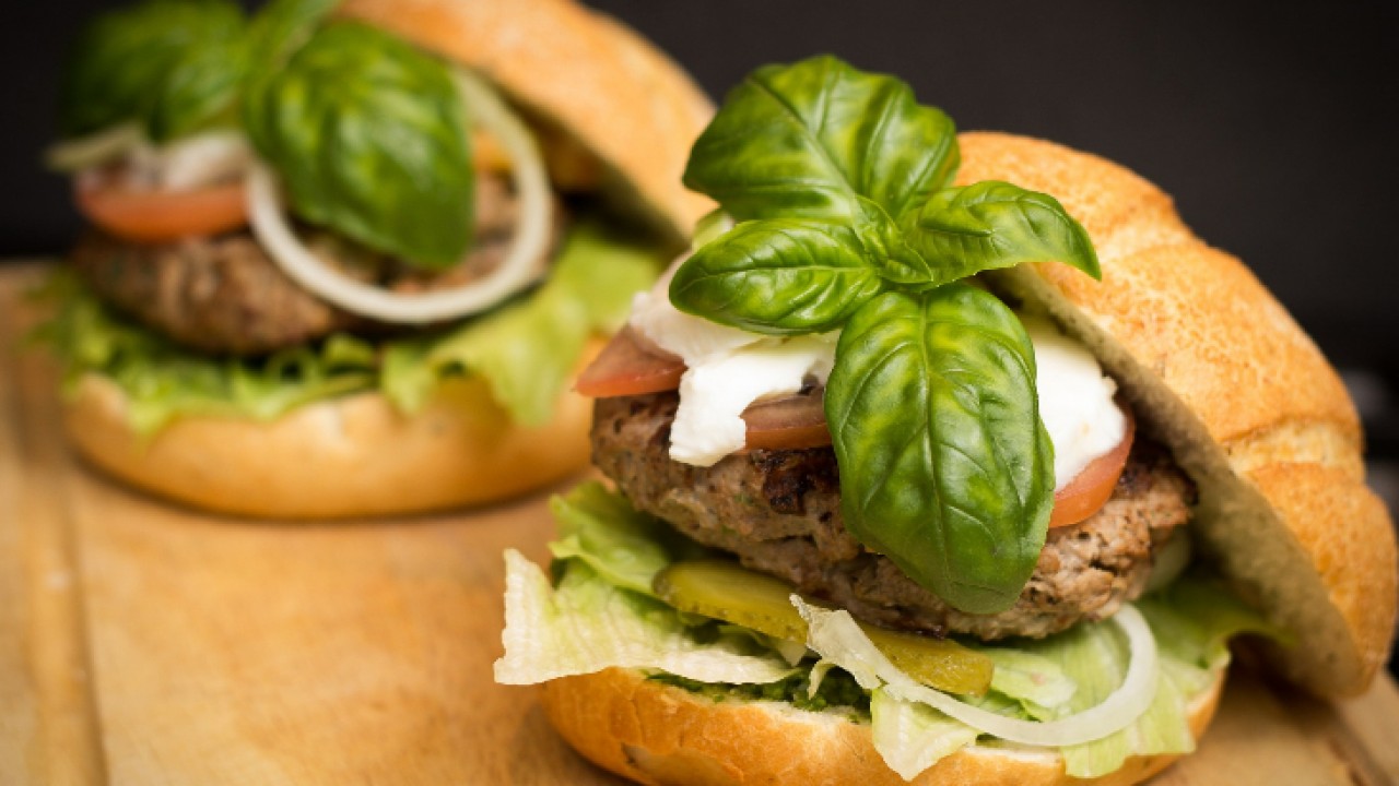 Hamburger może stanowić element prawidłowo zbilansowanej diety