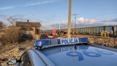 Wypadek na&nbsp;przejeździe kolejowym. Przywracany jest ruch pociągów na&nbsp;linii Warszawa-Białystok
