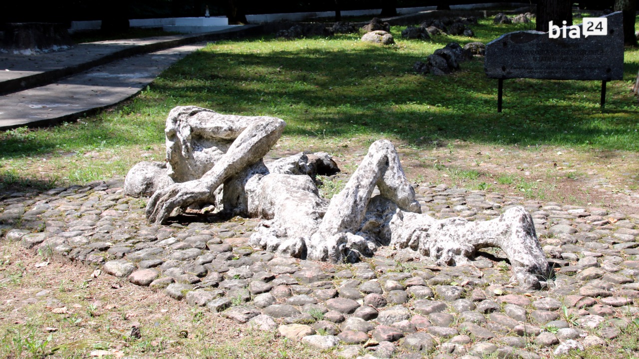 Pomnik w miejscu straceń w Lesie Bacieczki [fot. archiwum Bia24]