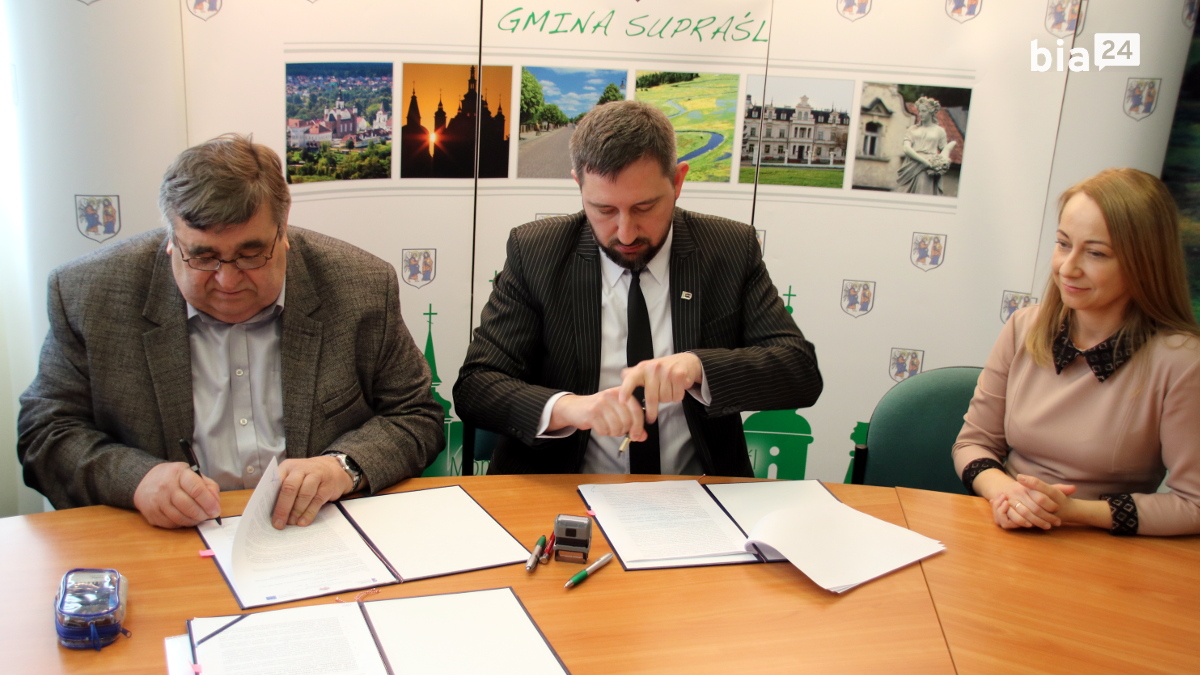 Umowa dla przyszłości Supraśla podpisana (od&nbsp;lewej: Czesław Gibas, Radosław Dobrowolski, Dorota Perło) /fot. H. Korzenny/
