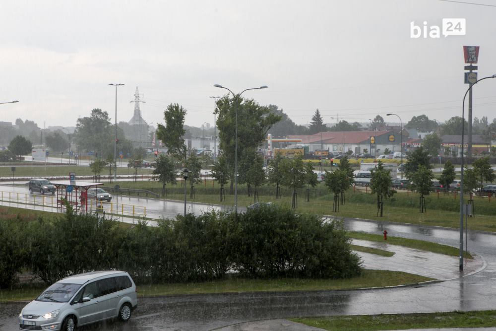 Pierwszy deszcz, jeszcze nie&nbsp;ulewa, ale już słychać grzmoty /fot. K. Kozak/