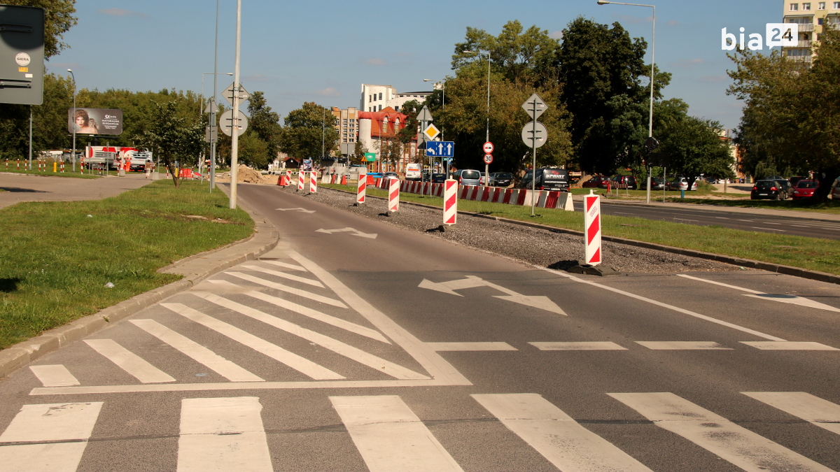 Aż do&nbsp;Rynku Siennego przy ul. Kaczorowskiego będą nowe chodniki i&nbsp;ścieżka rowerowa /fot. H. Korzenny/