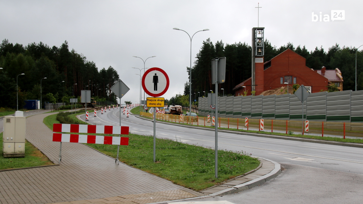 Chodnik już zamknięty, podobnie jak&nbsp;droga techniczna obok /fot. H. Korzenny/