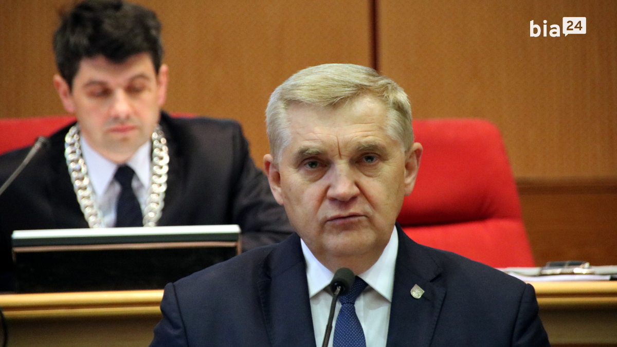 Prezydent Tadeusz Truskolaski omawia projekt budżetu miasta 2018 /fot. Bia24/