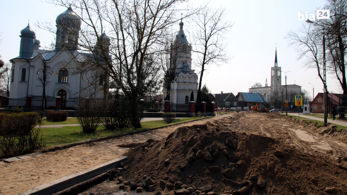 Plac budowy między cerkwią a&nbsp;kościołem /fot. H. Korzenny/