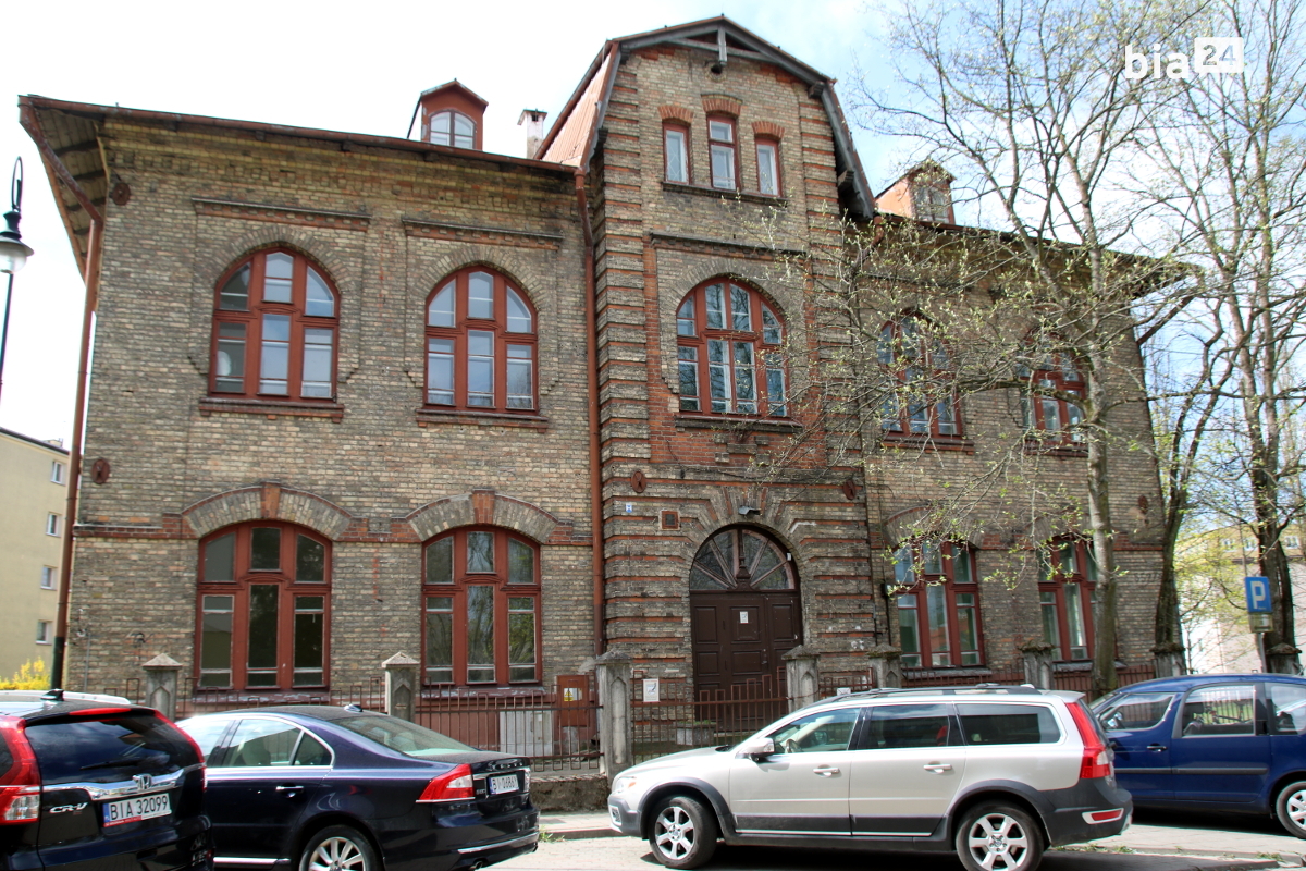 Budynek dawnej szkoły Torbut /fot. H. Korzenny/