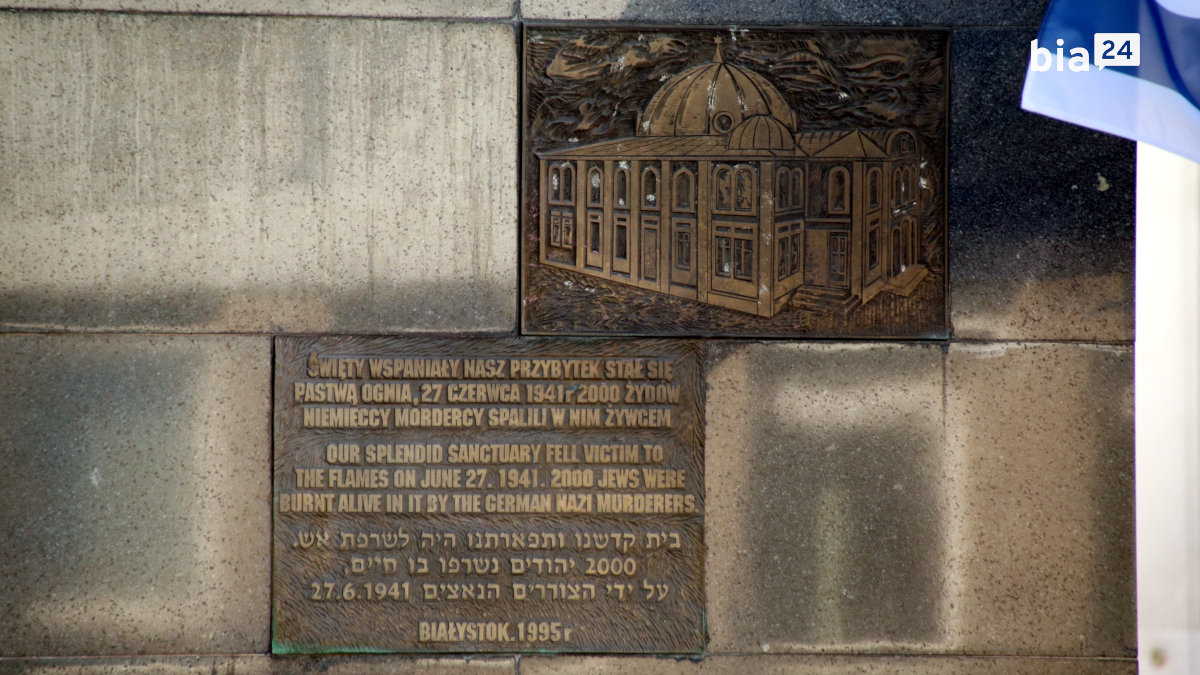 Tablica na&nbsp;pomniku Wielkiej Synagogi /fot. H. Korzenny/
