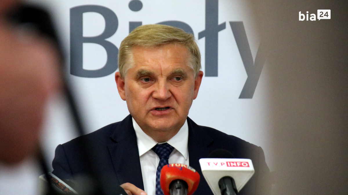 Prezydent Białegostoku Tadeusz Truskolaski wygłasza swoje oświadczenie /fot. H. Korzenny Bia24/