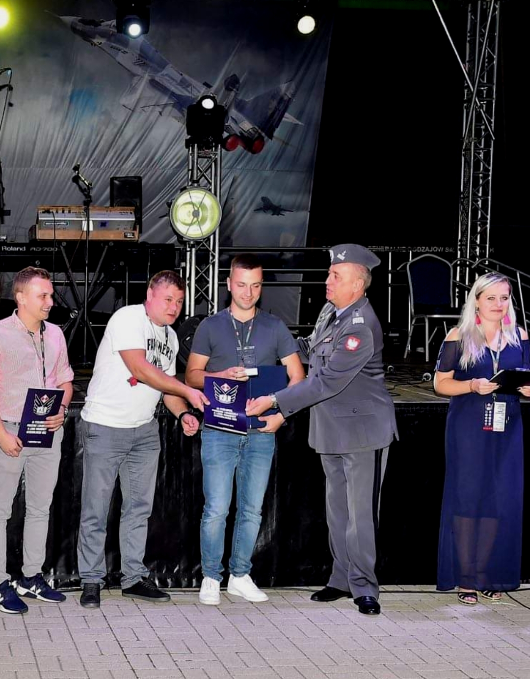 Zespół odbiera nagrodę główną festiwalu /fot. mat. prasowe zespołu/