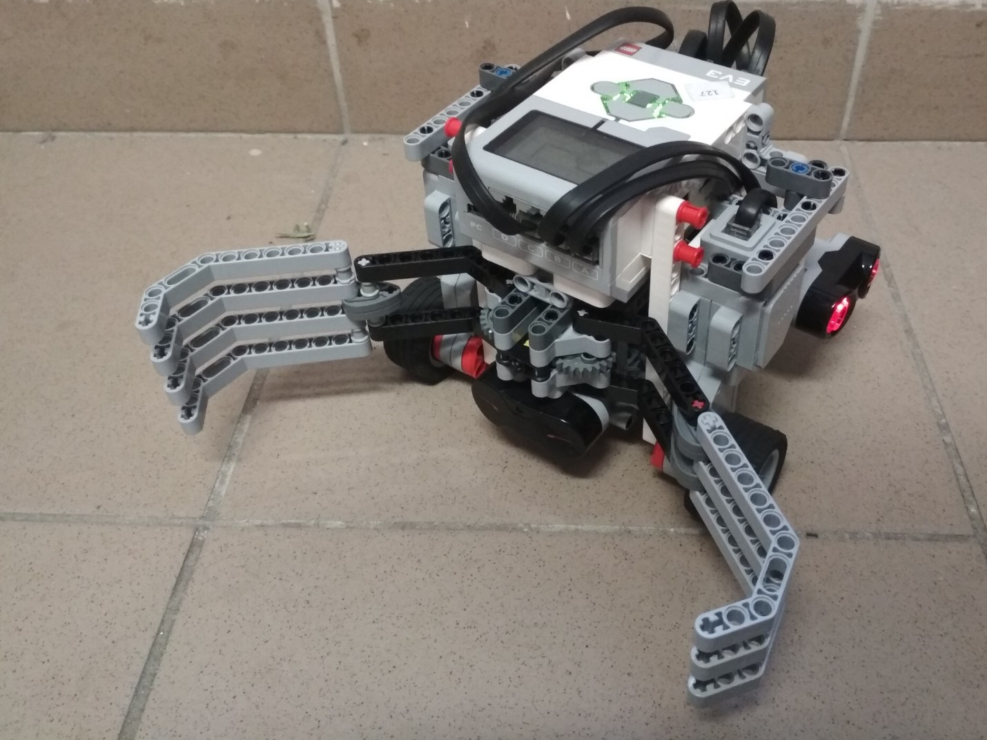 Robot Lego /fot. mat. pras. PB/