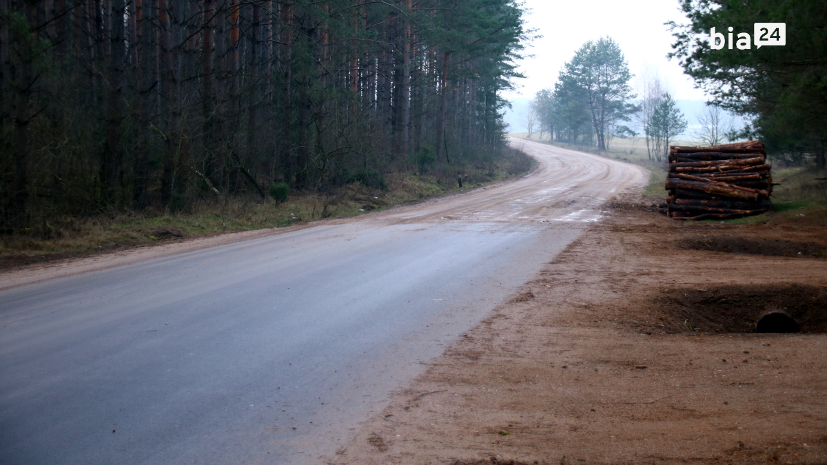 Koniec asfaltu - zostało jeszcze kilka kilometrów piaszczystej drogi /fot. H. Korzenny Bia24/