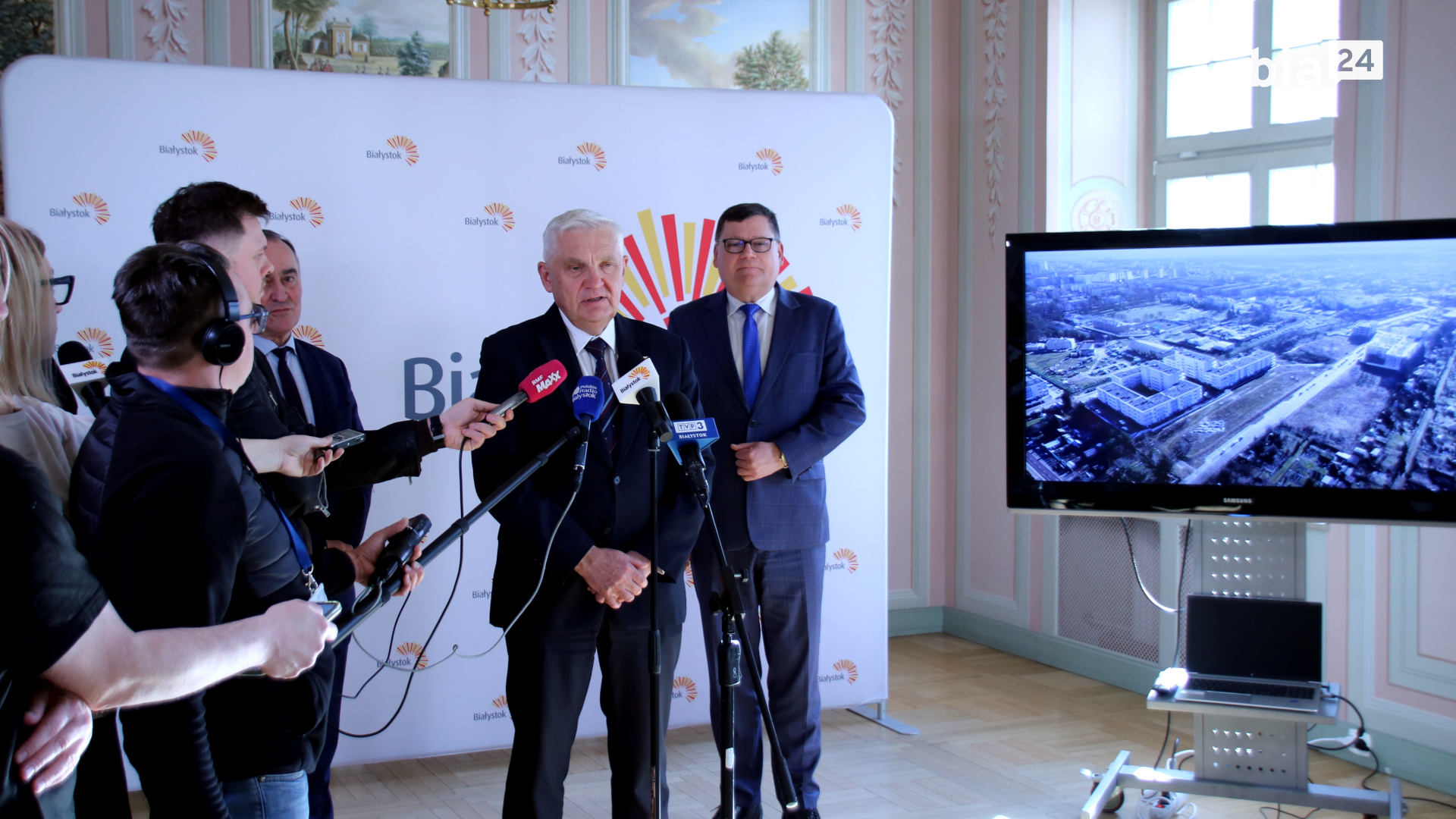 Prezydent Białegostoku prezentuje plany budowy nowych blok&oacute;w&nbsp;komunalnych [fot. Bia24]