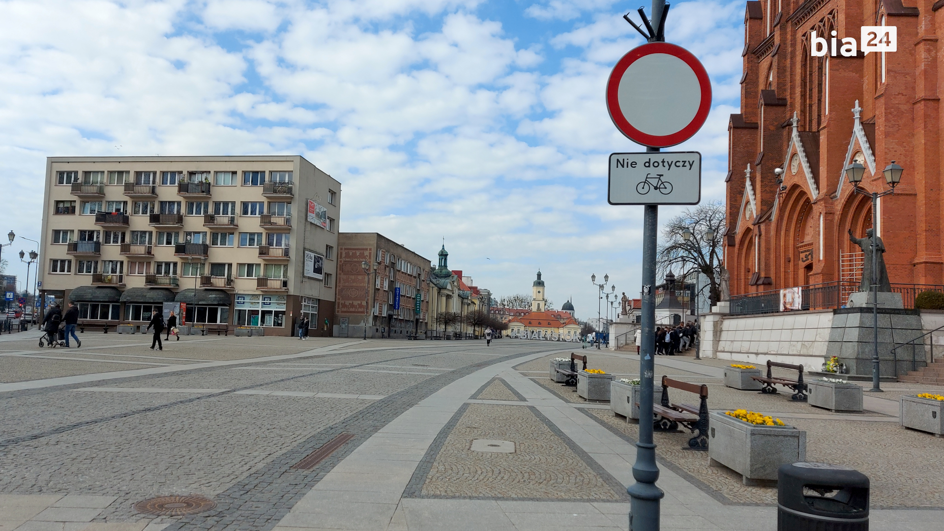 Znak B1 przed wjazdem do&nbsp;centrum miasta [fot. Bia24]