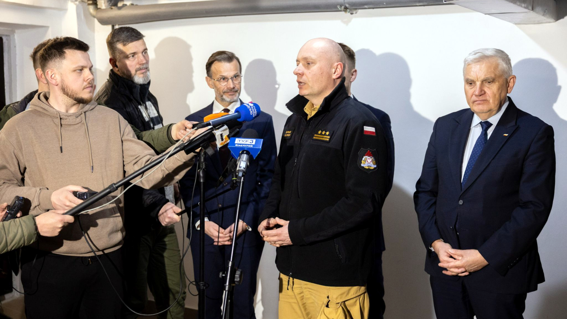 Konferencja prasowa w&nbsp;schronie przy ul. Biał&oacute;wny [fot. M. Kozakiewicz PUW]