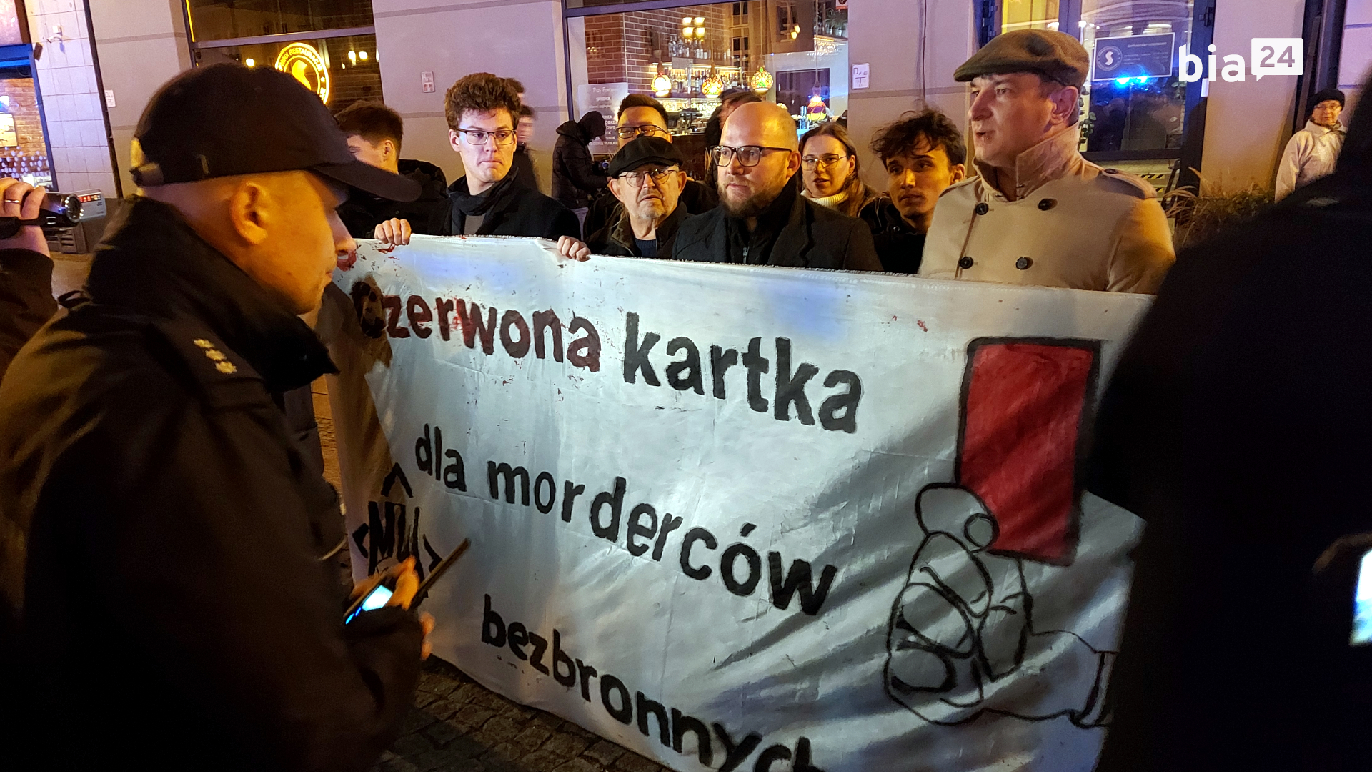Spontaniczne zgromadzenie na&nbsp;Rynku Kościuszki [fot. Bia24]