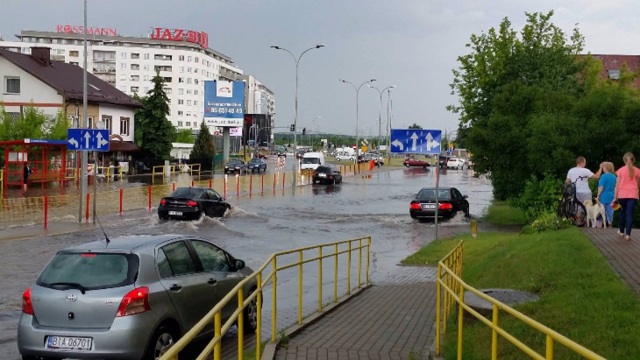  Skrzyżowanie ulic Wierzbowej, Świętokrzyskiej, Antoniukowskiej /fot. A. Pużuk/