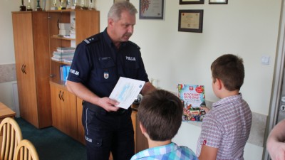 Policjanci podziękowali dzieciom