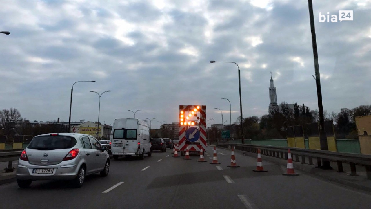 Wiadukt na Dąbrowskiego zakorkowany, godz. 8 /fot. Bia24/