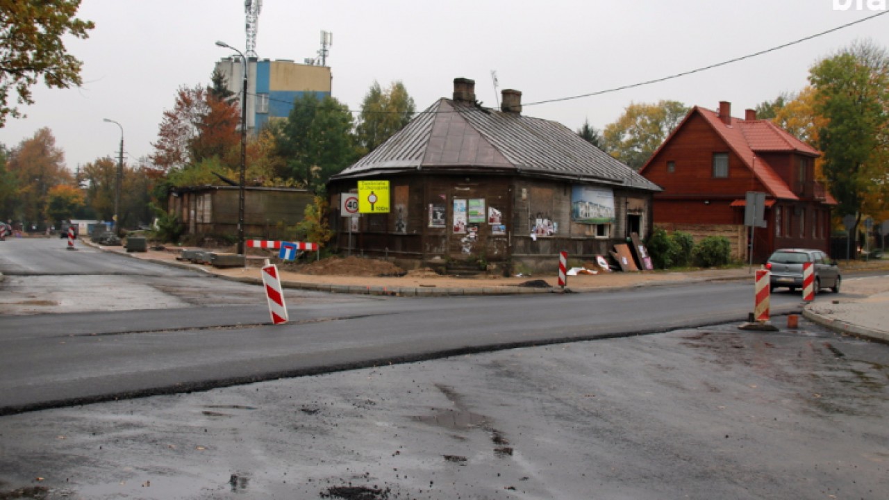Skrzyżowanie Piasta ze Skorupską - asfalt, miejsce pod rondo. Niebawem rozpocznie się remont także przy Przygodnej  /BIA24/
