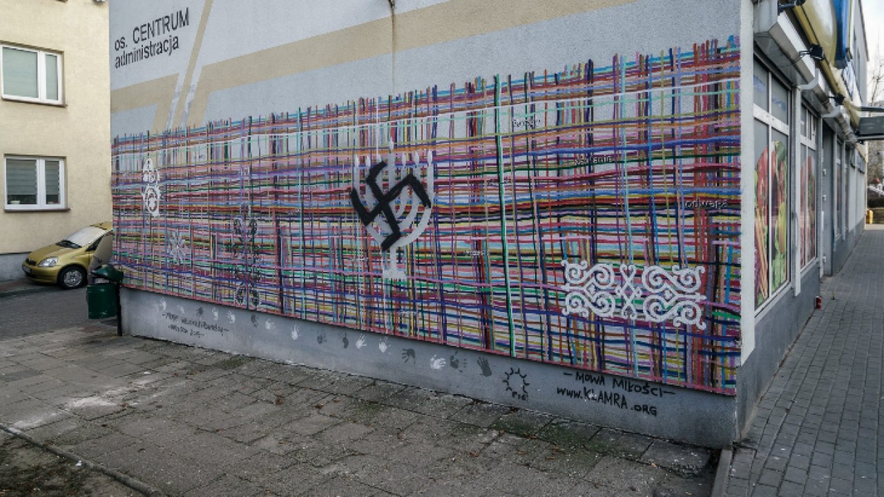 Zniszczony mural /fot. T. Wiśniewski/