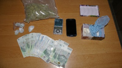 Kradzież i&nbsp;narkotyki. 24 - latek zatrzymany