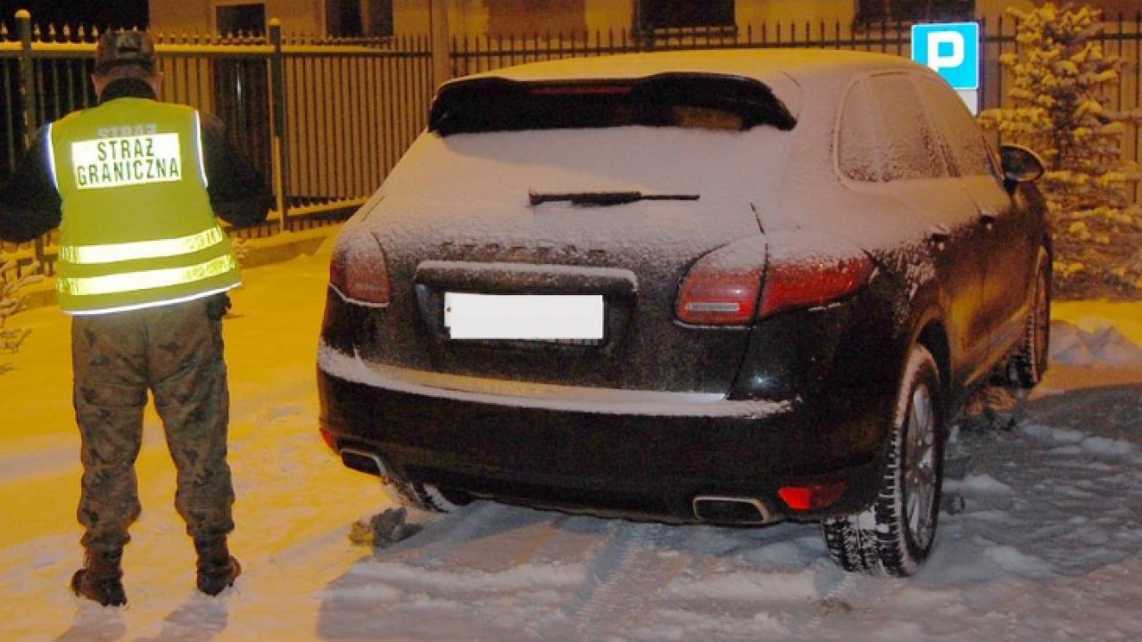 Porsche Cayenne zatrzymane przez Straż Graniczną, ukradzione z policyjnego parkingu /fot. POSG/