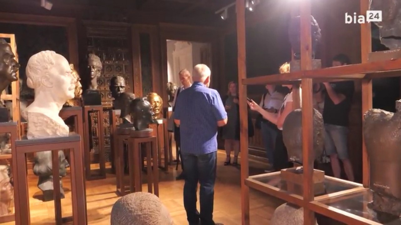 VIDEO. Muzeum Rzeźby Alfonsa Karnego. Cztery nowe portrety
