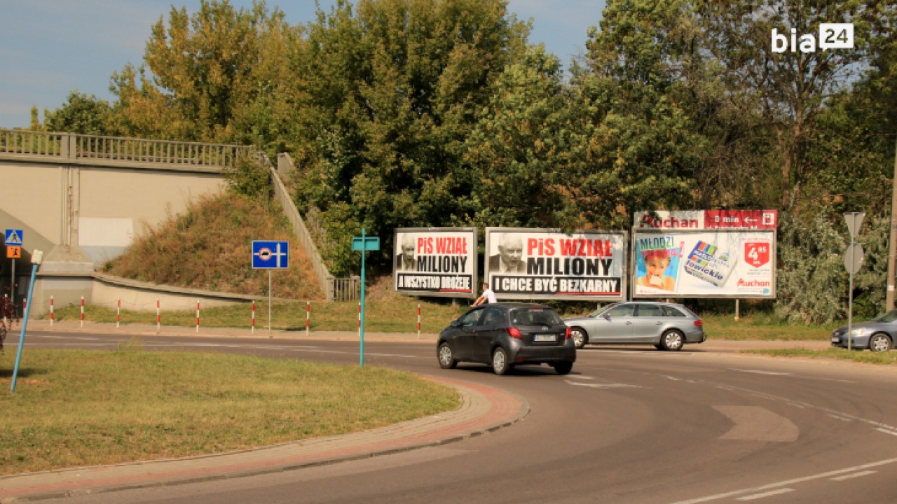 Antypisowskie billboardy - Białystok, rondo św. Faustyny Kowalskiej