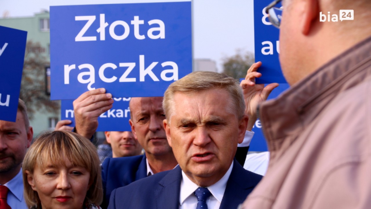 Tadeusz Truskolaski podczas wiecu kończącego kampanię wyborczą /fot. archiwum Bia24/
