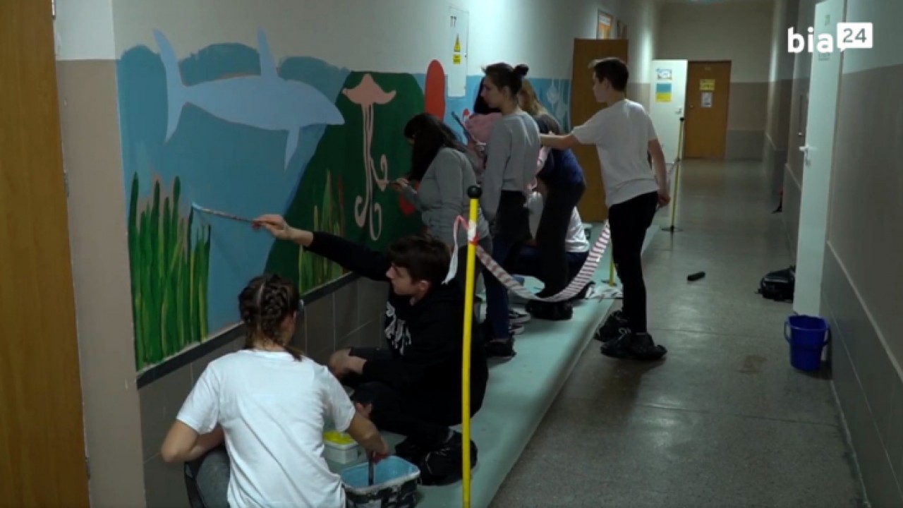 VIDEO. Uczniowskie murale na&nbsp;szkolnych korytarzach