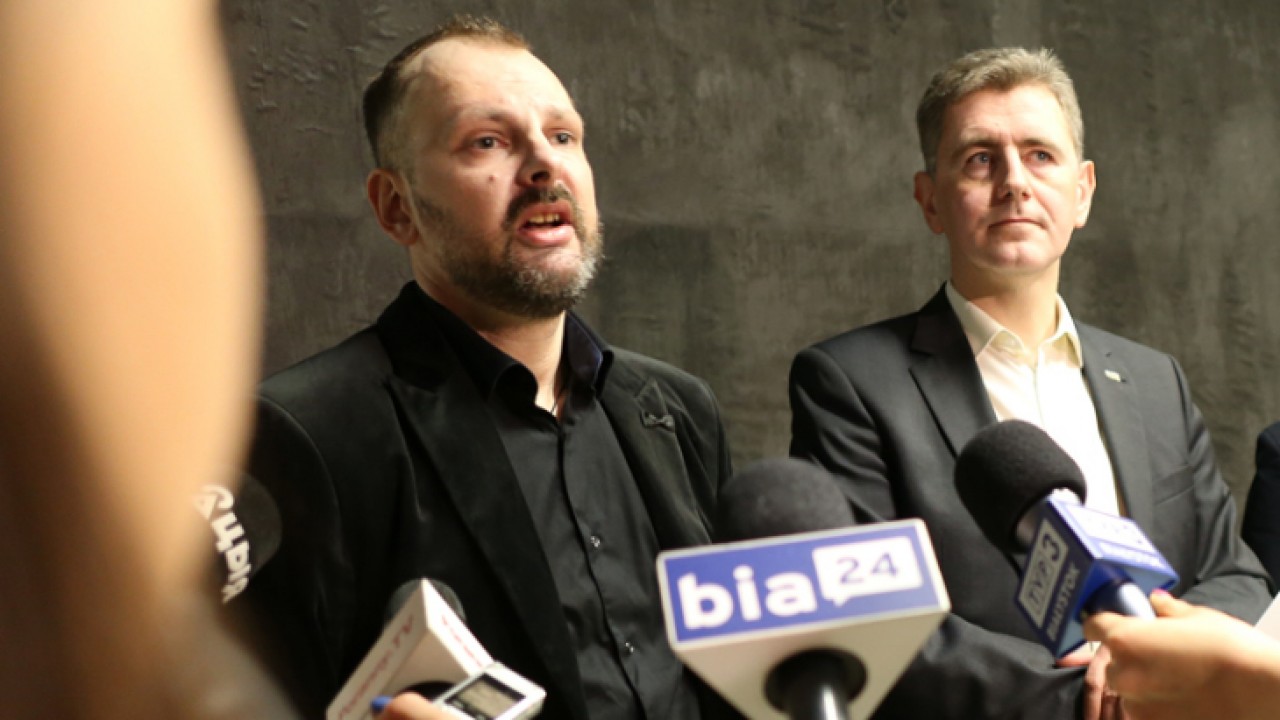 Po lewej Damian Tanajewski, po prawej Maciej Żywno były Członek Zarządu Województwa Podlaskiego /foto. Wrota Podlasia/