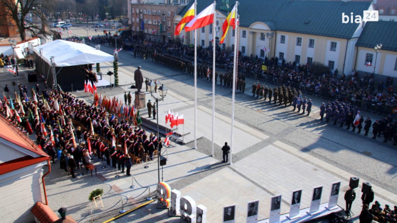 Uroczystości przed pomnikiem marszałka Józefa Piłsudskiego /fot. H. Korzenny Bia24/