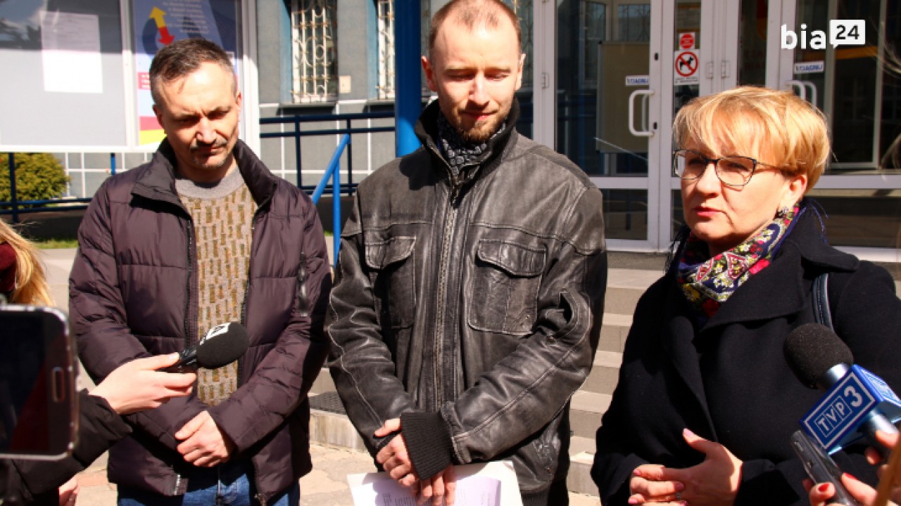 Przedstawiciele organizacji pozarządowych po złożeniu petycji do władz miasta /fot. H. Korzenny Bia24/