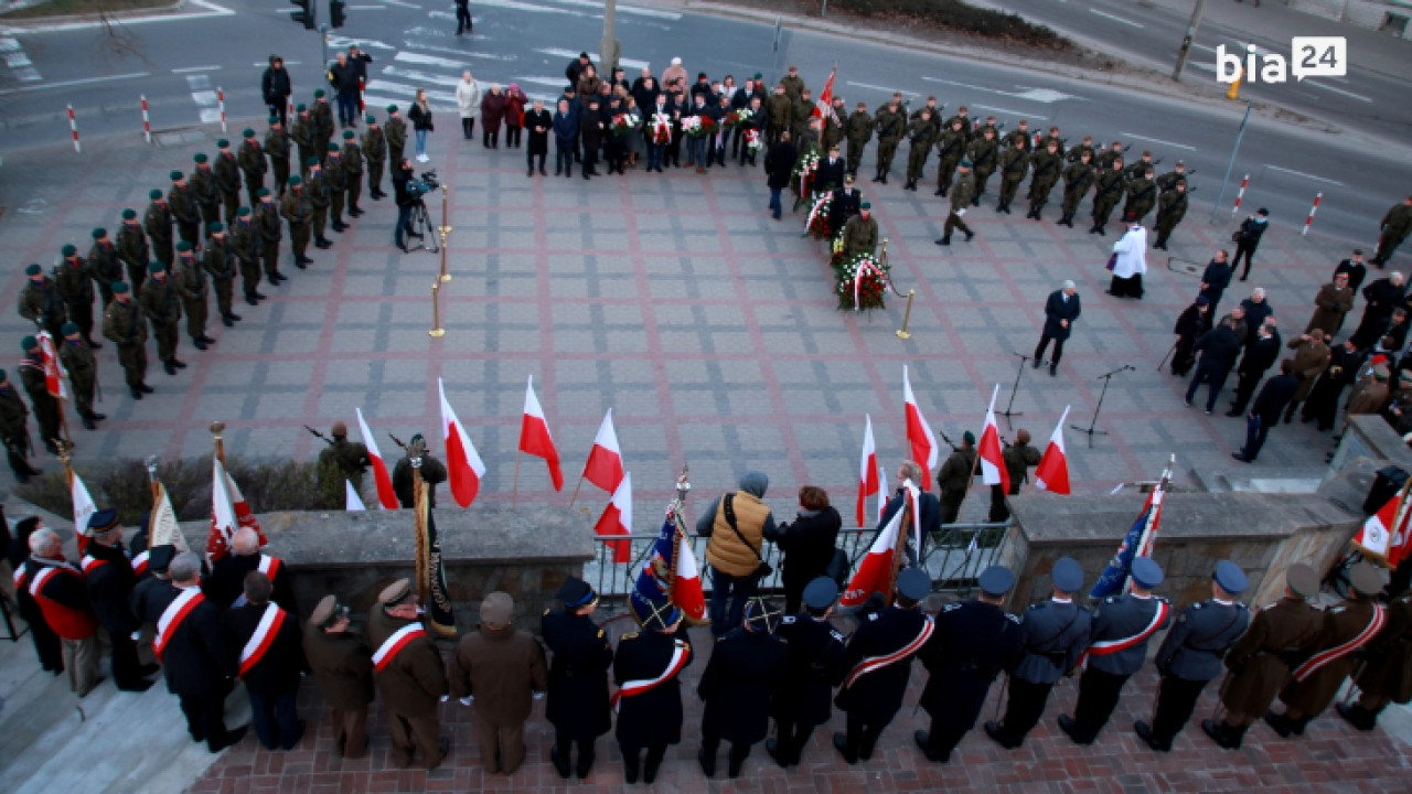Uroczystości przed pomnikiem smoleńskim w Białymstoku /fot. H. Korzenny Bia24/