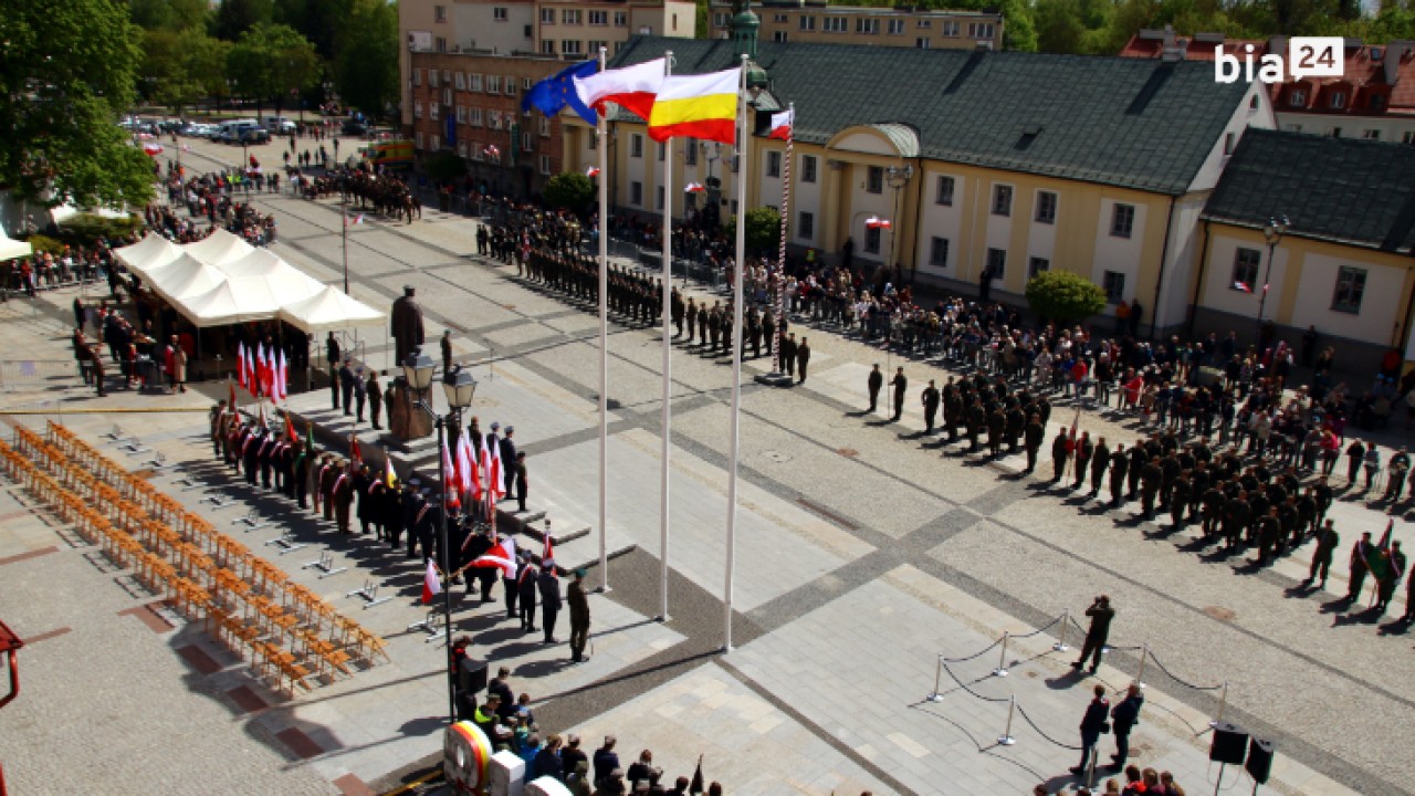 Oficjalne uroczystości przed pomnikiem Józefa Piłsudskiego /fot. H. Korzenny/