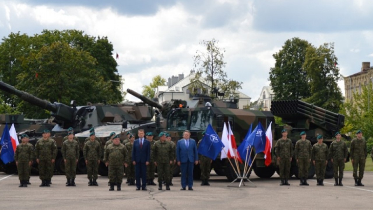 Minister podpisał rozkaz o przeformowaniu dywizjonu w pułk /fot. z portalu Suwalki24.pl/ 