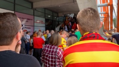 Jagiellonia Białystok zaprosiła kibiców na&nbsp;mecz, ale większości nie&nbsp;wpuściła
