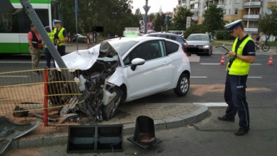 Wypadek na&nbsp;Wiejskiej. Policjanci w&nbsp;szpitalu