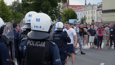 Kogo pobito przy Suraskiej? Policjanci poszukują pokrzywdzonego