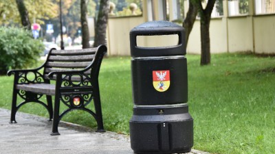 W Białymstoku pojawiły się wandaloodporne ławki i&nbsp;kosze na&nbsp;śmieci