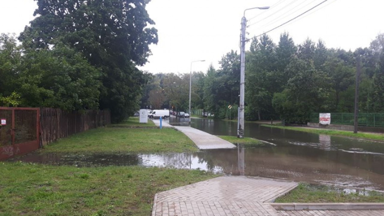 VIDEO. FOTO. Białystok zalany. Część dróg wciąż nieprzejezdna