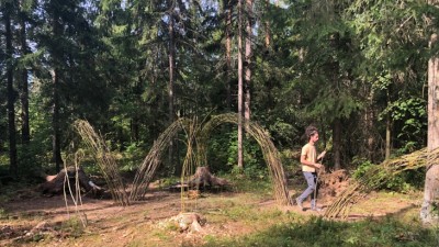 Młodzi artyści rezydują w&nbsp;lesie