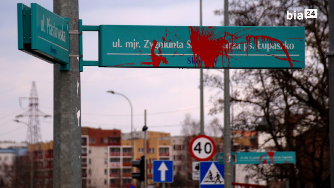 Zniszczone tablice z nazwą ulicy w Białymstoku - marzec 2019 r. /fot. archiwum Bia24/