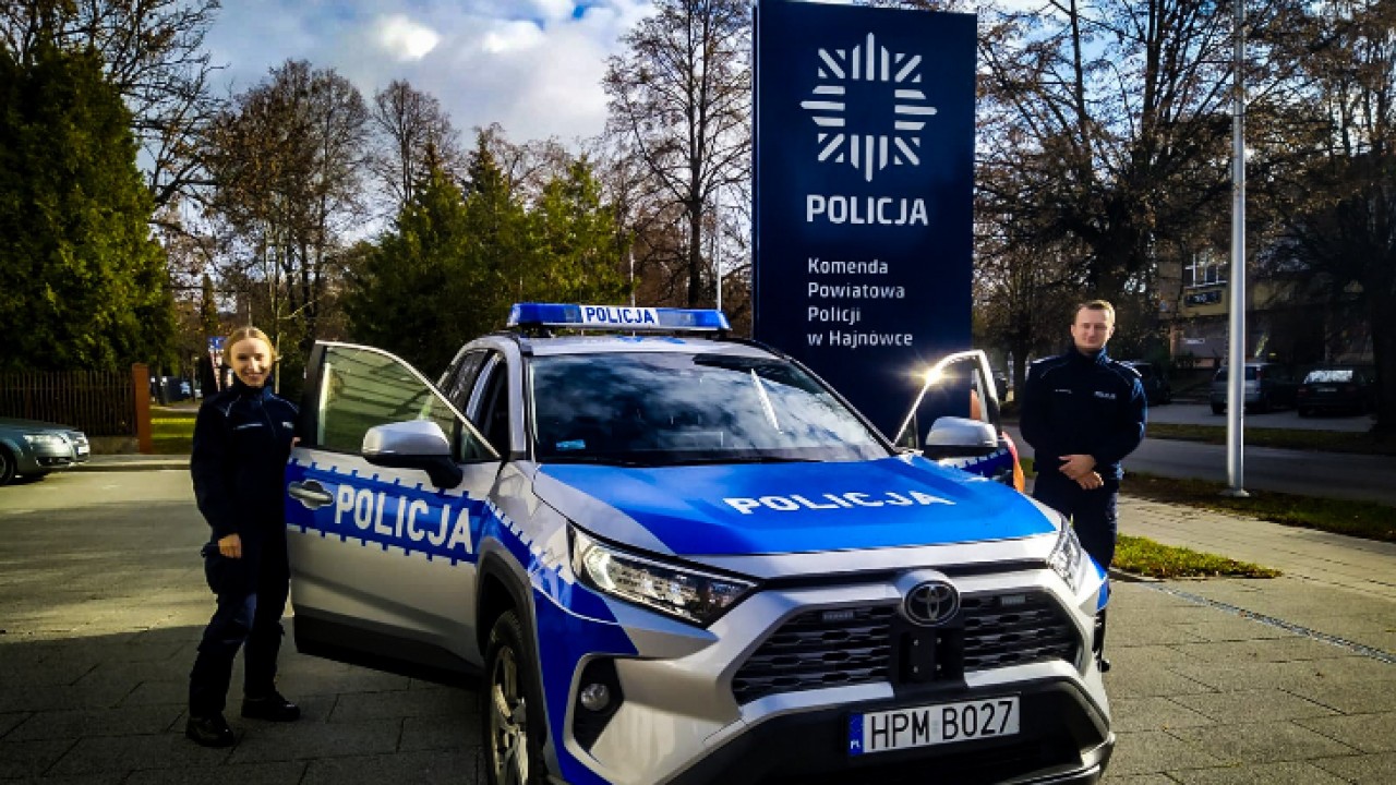 Policjanci z Hajnówki pomogli grzybiarzowi odnaleźć drogę do domu /fot. Podlaska policja/ 