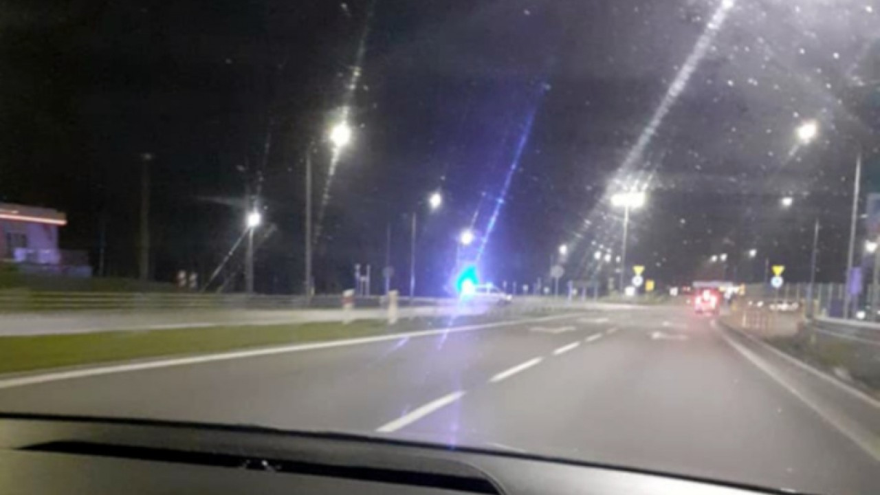 Policyjna blokada drogi 678 w okolicy Niewodnicy. Trwa obława  /fot. grupa facebookowa Kolizyjne Podlasie/