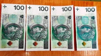 Płacił opiekunce babci samodzielnie wydrukowanymi banknotami