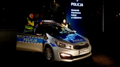 Zasłabł za&nbsp;kierownicą. Na&nbsp;szczęście tuż obok radiowozu