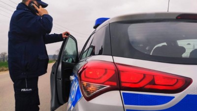 Policjanci na&nbsp;bieżąco sprawdzają miejsca kwarantanny