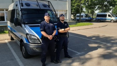 Policjanci pomogli poparzonej dziewczynce