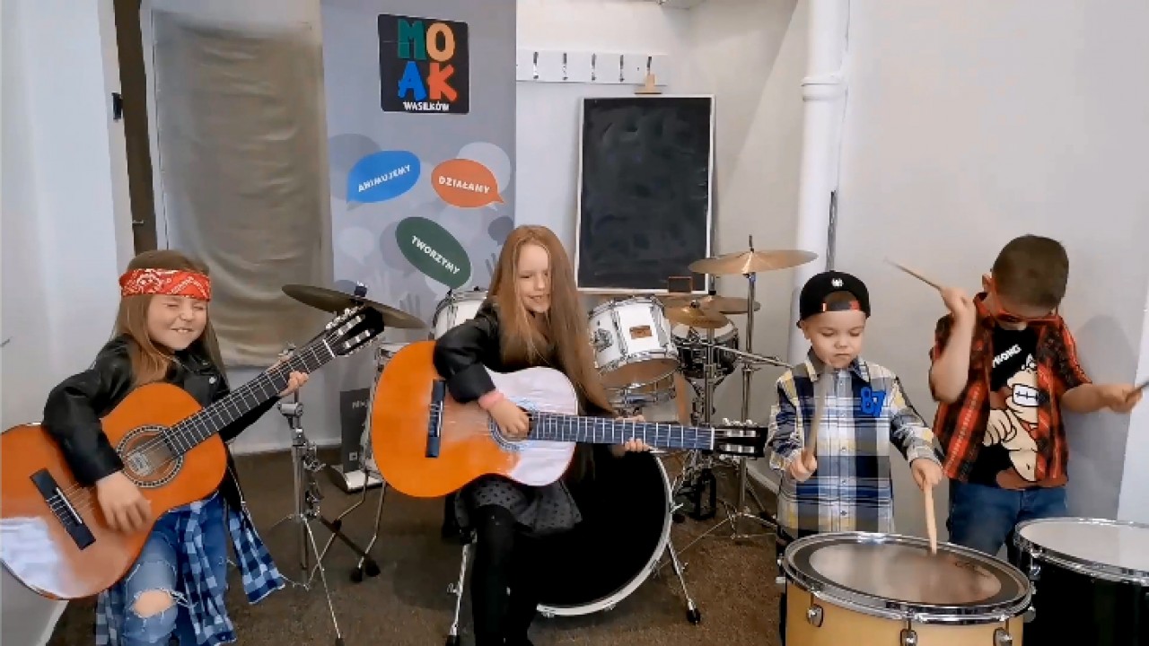 VIDEO. Przedszkolaki z&nbsp;Wasilkowa śpiewająco dziękują swoim nauczycielkom